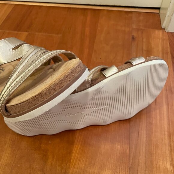 Clarks womens Brynn Ave Flat Sandal - Picture 8 of 9